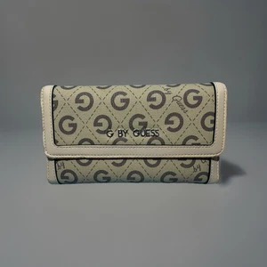 Guess Clutch Wallet Logo Check book Tri-Fold Credit Cards Snap Closure - Picture 1 of 4
