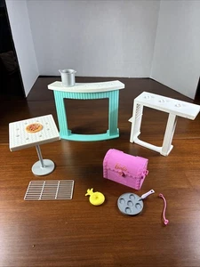 Lote de muebles y accesorios para muñecas Barbie de moda - Imagen 1 de 11