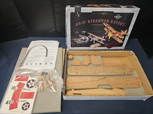 Boeing Stearman PT-17 Kaydet Breitling Wing Walkers Schreibtisch Holz Modell klein 1/32 - Bild 1 von 9