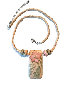 17-20" Adjustable Wooden Seed Bead Painted Flower Pendant Necklace - Picture 1 of 7