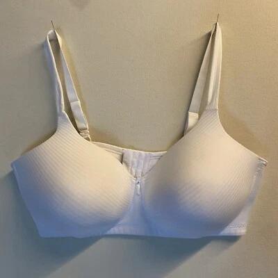 Vanity Fair Radiant Collection Wireless Bra Full Coverage Convertible Strap 40DD - Image 1 of 4