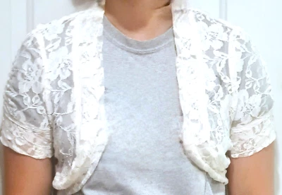 CHAQUETA BOLERO BODA ENCAJE MARFIL S/S por SEQUIN HEARTS ~ Talla MED.  ~ NUEVO / NUEVO CON ETIQUETAS Foto 1 de 4