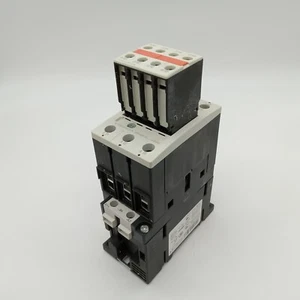 Siemens 3RT1035-1QB44-3MA0 Contattore 24VDC - Foto 1 di 4