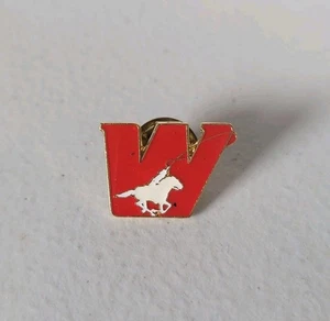 Spilla cappello bavero Calgary Wranglers cowboy hockey WHL Canada rosso bianco vintage #456 - Foto 1 di 3