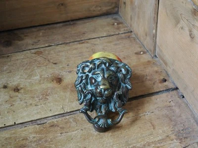 Un fabuloso llamador de puerta con cabeza de león de latón victoriano de pequeñas proporciones Ref5915 Foto 1 de 4