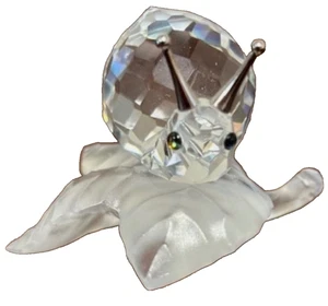 Swarovski Kristall Schnecke auf mattiertem Weinblatt Figur 1,75" lang - Bild 1 von 3