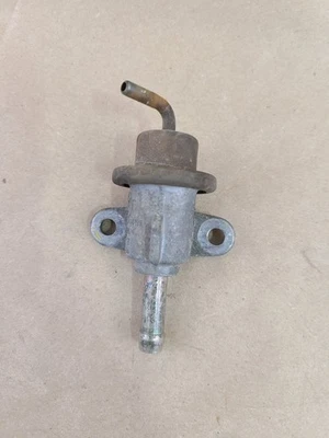 OEM 1990 - 1993 Honda Accord  2.2L Fuel Injection Pressure Regulator F22A FPR - Imagem 1 de 4
