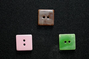 36 VINTAGE DEADSTOCK 1930'S 5/8 INCH SQUARE BAKELITE TYPE BUTTONS - Picture 1 of 1