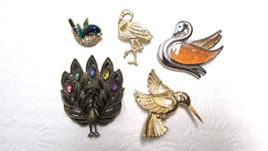 LOTE DE 5 ALFILERES Broches Flamenco Pavo Real Cisne Colibrí Bluebird - Imagen 1 de 3
