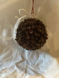 Kissing Balls - Picture 1 of 2