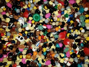 NUEVO LEGO 50 Surtido de sombreros Cabello para Lego Minifiguras/Minifigura 10 cabezas gratis - Imagen 1 de 3