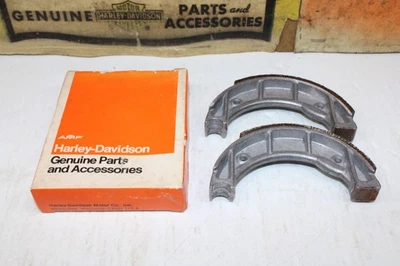 Zapatas de freno de tambor Harley Aermacchi Z90 1973 originales + revestimientos 44074-73 nuevas de stock Foto 1 de 4