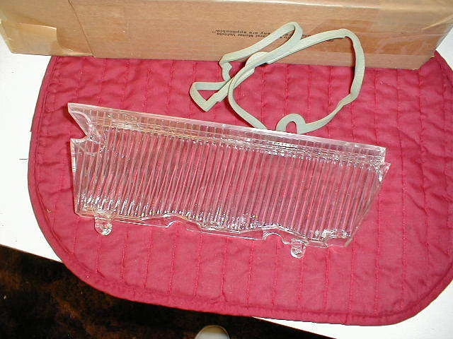 NOS MOPAR 1974-8 CHRYSLER RIGHT FRONT CORNERING LENS NEWPORT NEW YORKER - Image 1 of 1