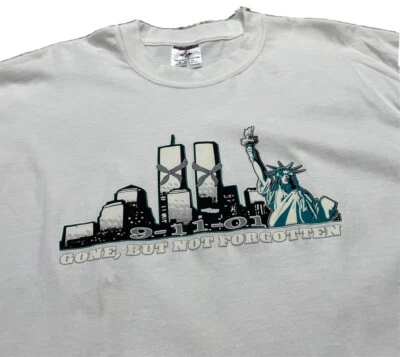 Camiseta conmemorativa vintage del 11-S Gone But Not Forgotten para hombre Camiseta XL Torres gemelas Foto 1 de 4