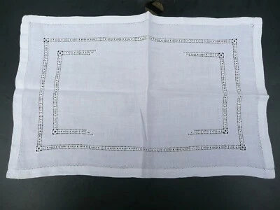  napperon ancien en lin à décors de jours - Photo 1/4