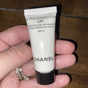 Chanel Ultra Correction Lift Crème De Jour Lifting & Firming, SPF 15 5ml New - Picture 1 of 2