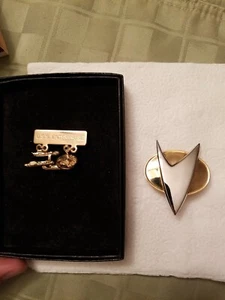 Pin colgante vintage de tripulación de Star Trek USS Enterprise y pasador de Hollywood - Imagen 1 de 8