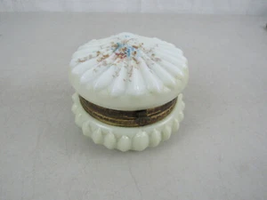 Vintaghe C.F.M.Wavecrest Trinket/Jewelry Box Clam Shell Design - Picture 1 of 12