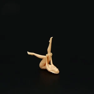 1:64 1:43 Changing Stockings Girl Miniature Figure Model For Cars Vehicles - Picture 1 of 1