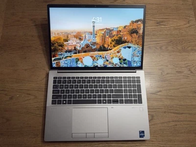 HP ZBook Fury 16 G11 Intel i9 13950HX 12 GB NVIDIA RTX 4000 32 GB RAM 2 TB SSD Foto 1 de 4