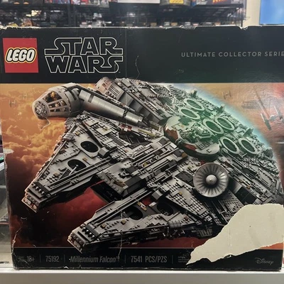 LEGO Star Wars: Millennium Falcon (75192) - Image 1 of 4