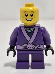 Lego Ninjago Tag der Verstorbenen Lil' Nelson lila Minifigur njo263 OHNE MASKE - Bild 1 von 2
