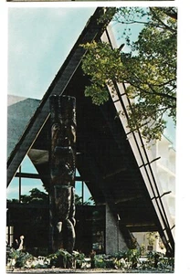 Big TIKI STATUE In front of New ORCHID ISLAND HOTEL Hilo Hawaii HI Postcard - Picture 1 of 2