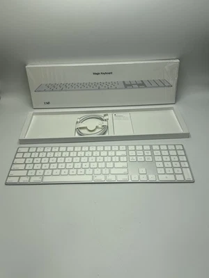 Apple Magic Wireless Keyboard with Numeric Keypad (US English) A1843 MQ052LL/A - Image 1 of 3