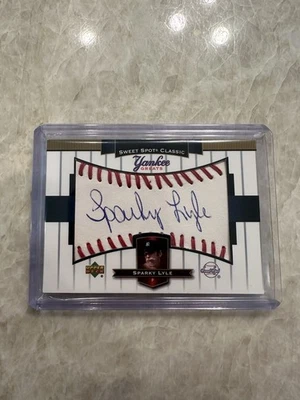 Tarjeta automática Upper Deck Sweet Spot Classic Yankees Greats Sparky Lyle SP 2003 YG-SL Foto 1 de 4
