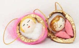 2 Vintage handgefertigte Nussbaum Babys Weihnachtsschmuck - Bild 1 von 5