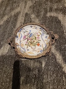 ANTIQUE HUA PING /RONG TANG ZHI PORCELAIN AND BRASS FOOTED TRINKET DISH - Picture 1 of 9