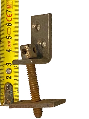 ANCIEN LOT DE 4 VIS ÉQUERRE ÉCROU PLAT POUR MONTAGE MEUBLE ARMOIRE - Photo 1/2