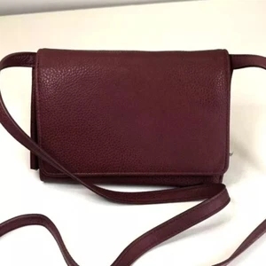 G.H. Bass & Co. Burgundy Leather Wallet Crossbody ID Card Holder Purse Women’s - Picture 1 of 12