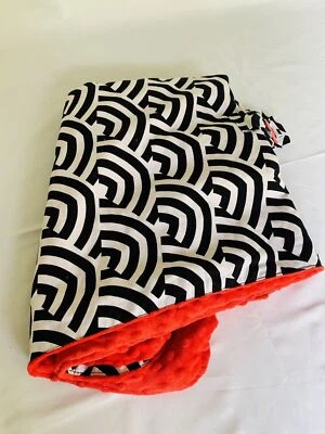 Cubierta de tela Minky roja blanca negra con dosel para asiento de cochecito Foto 1 de 4