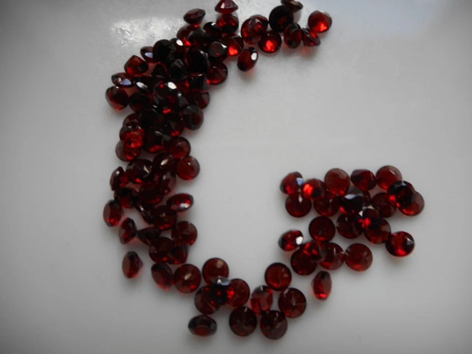 3.2mm red garnet gemstones,  faceted stones round cut £1.50p each. - Image 1 of 4