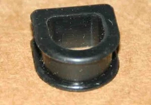 Simson Gummi Kabeldurchführung innenliegende Zündspule Schwalbe Star Sperber 53 - Bild 1 von 1