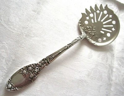 BRIDE'S BOUQUET 1908 servidor de tomate plateado borde con púas sin monogramas bu Foto 1 de 4