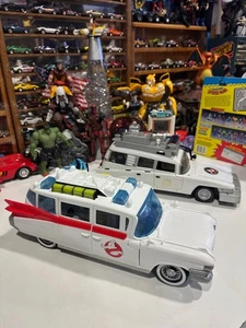 Ghostbusters 2021 Movie Ecto-1 Playset + Trendmasters Extreme Ghostbusters Ecto 1 - Bild 1 von 11