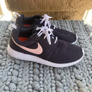 Nike Roshe One Shoes Womens 7.5 Gray Pink Athletic Running Walking Sneaker - Picture 1 of 11