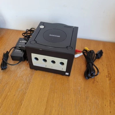 Console Nintendo GameCube NERO DOL-001 con Cavi - Immagine 1 di 4