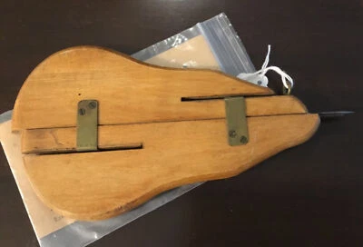 Antigua herramienta de alfombra enganchada superior Shuttle Foto 1 de 3