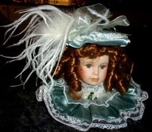 Vintage Victorian Doll head -  Porcelain with luxurious Feather Hat - NO BOX - Picture 1 of 5