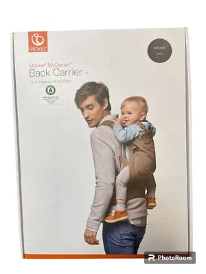 Открытая коробка | Коричневая детская переноска Stokke MyCarrier сзади - Изображение 1 из 3