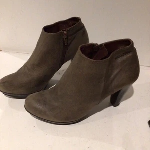Botas Wonders negras de cuero puro con tacón al tobillo y cremallera lateral talla UK4 - Imagen 1 de 12