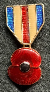 REMEMBRANCE MEDAL PIN BADGE - 50% TO HELP FOR HEROES - Picture 1 of 4