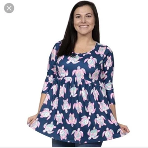 Simply Southern Ivy Turtle Rüschen Top Bluse Shirt Blau Rosa Neu mit Etikett - Bild 1 von 1