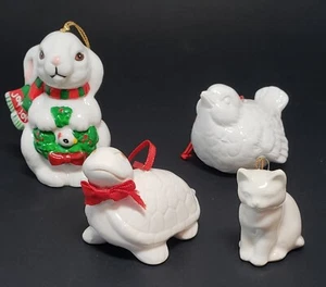 Adornos Blancos Hueso China Pájaro Cerámica Gato Tortuga y Conejo Campana Años 80 De Colección - Imagen 1 de 12