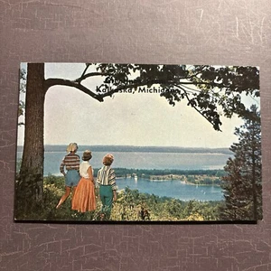 Postcard RETRO ROAD TRIP "Vintage" Traveling Gals Overlook Traverse Bay Michigan - Picture 1 of 2