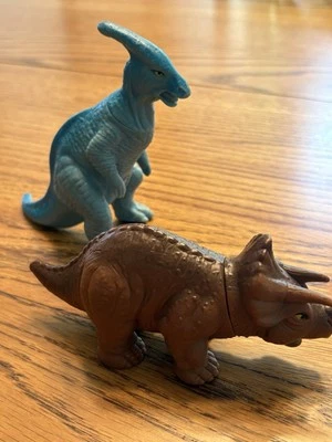 Juego de 2 dinosaurios de plástico duro Playschool “Definitely Dinosaurs” 1988 Foto 1 de 4