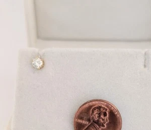 1/4 Carat Diamond Earring 14K Yellow Gold Retail Price $850 Make Me An Offer! - Picture 1 of 3